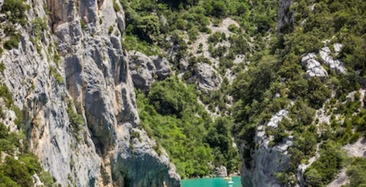 Comment choisir un camping en Ardèche avec location de canoë ?
